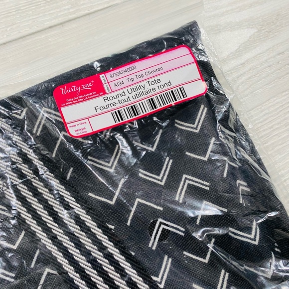 Thirty-One Round Utility Tote - Picture 6 of 8